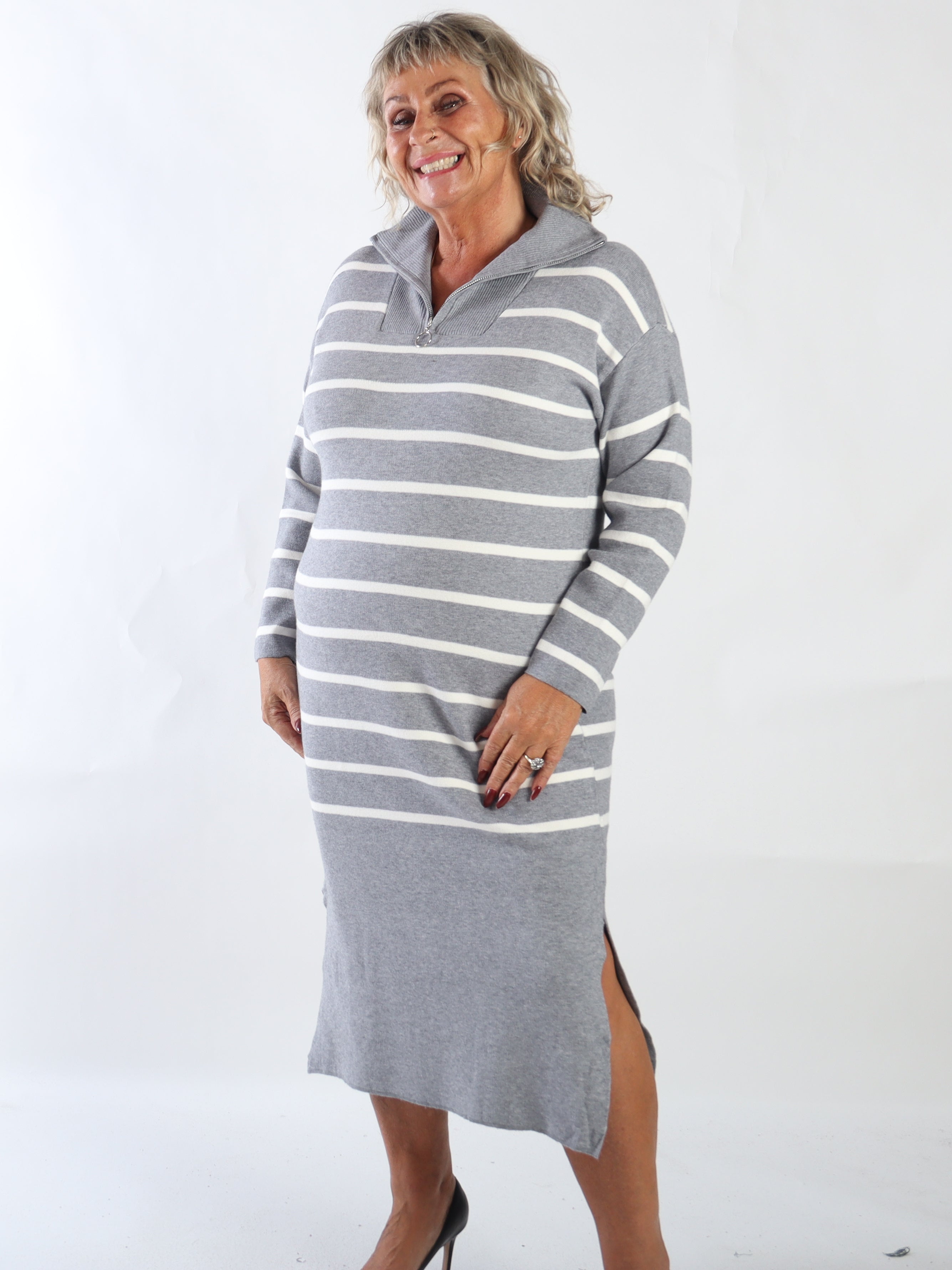 Saimine - Plus size strikkjole med striber, blød kvalitet og stretch samt lynlås i udskæringen